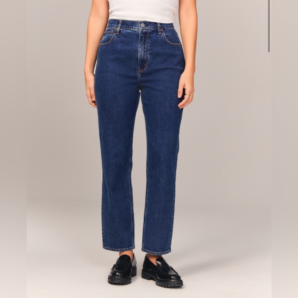 A&F Curve Love Ultra High Rise Ankle Straight Jean